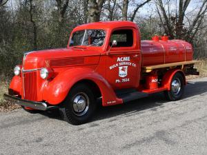 Ford V8 Model 01D Tanker Truck